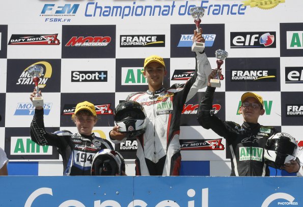 VIGEANT - FSBK - 2011
3 ème manche du Championnat de France Superbike
28 & 29 Mai 2011
© PHOTOPRESS
Tel: 04 93 37 95 96
info@photopress.fr
